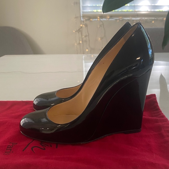 CHRISTIAN LOUBOUTIN ~ RON RON ZEPPA BLACK PATENT LEATHER WEDGES, SIZE 37.5 - Picture 6 of 7